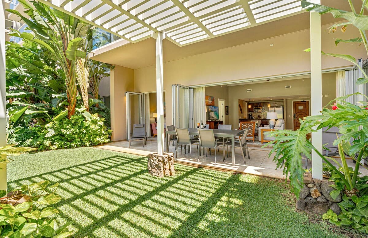 Condo in Lahaina · ★5.0 · 2 bedrooms · 3 beds · 2 baths - Photo 2