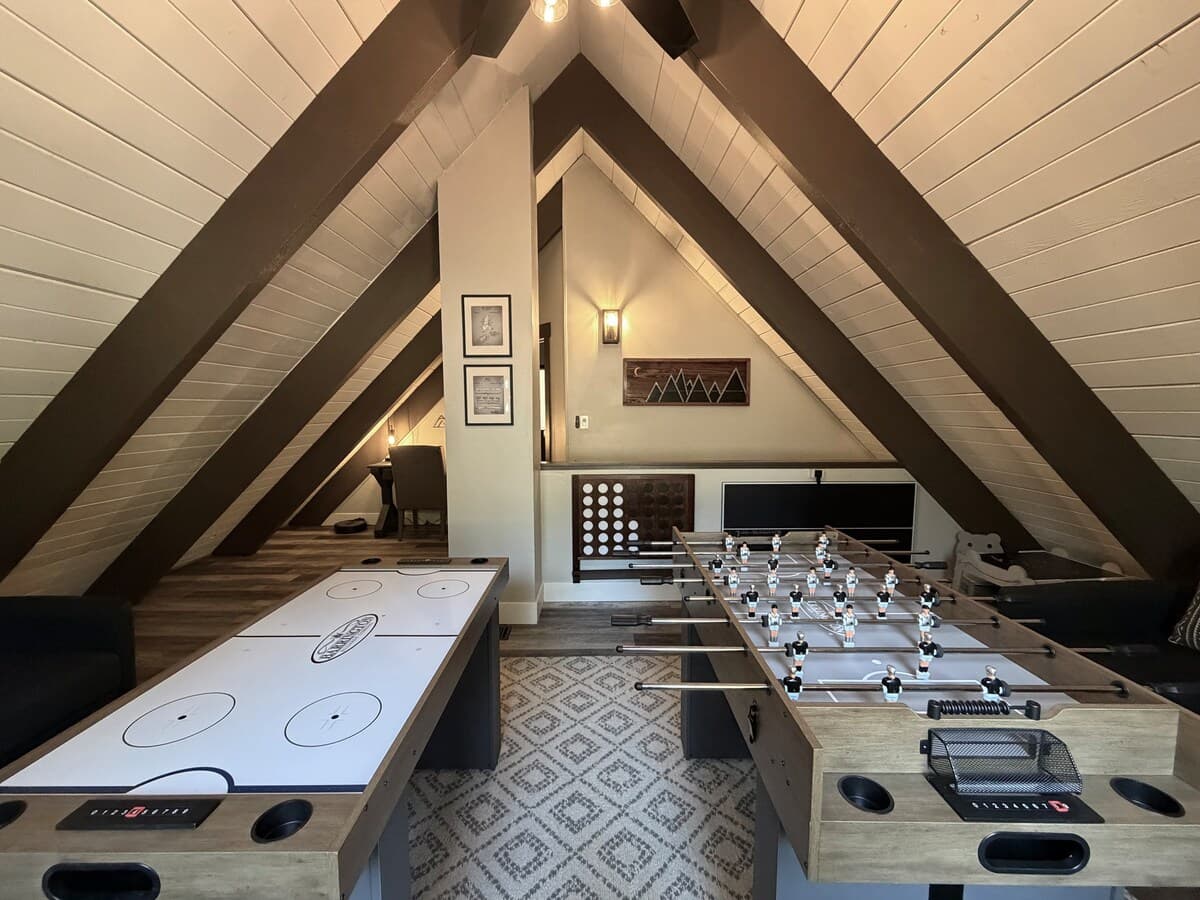 Cabin in Incline Village · ★4.99 · 3 bedrooms · 6 beds · 2 private baths - Photo 5