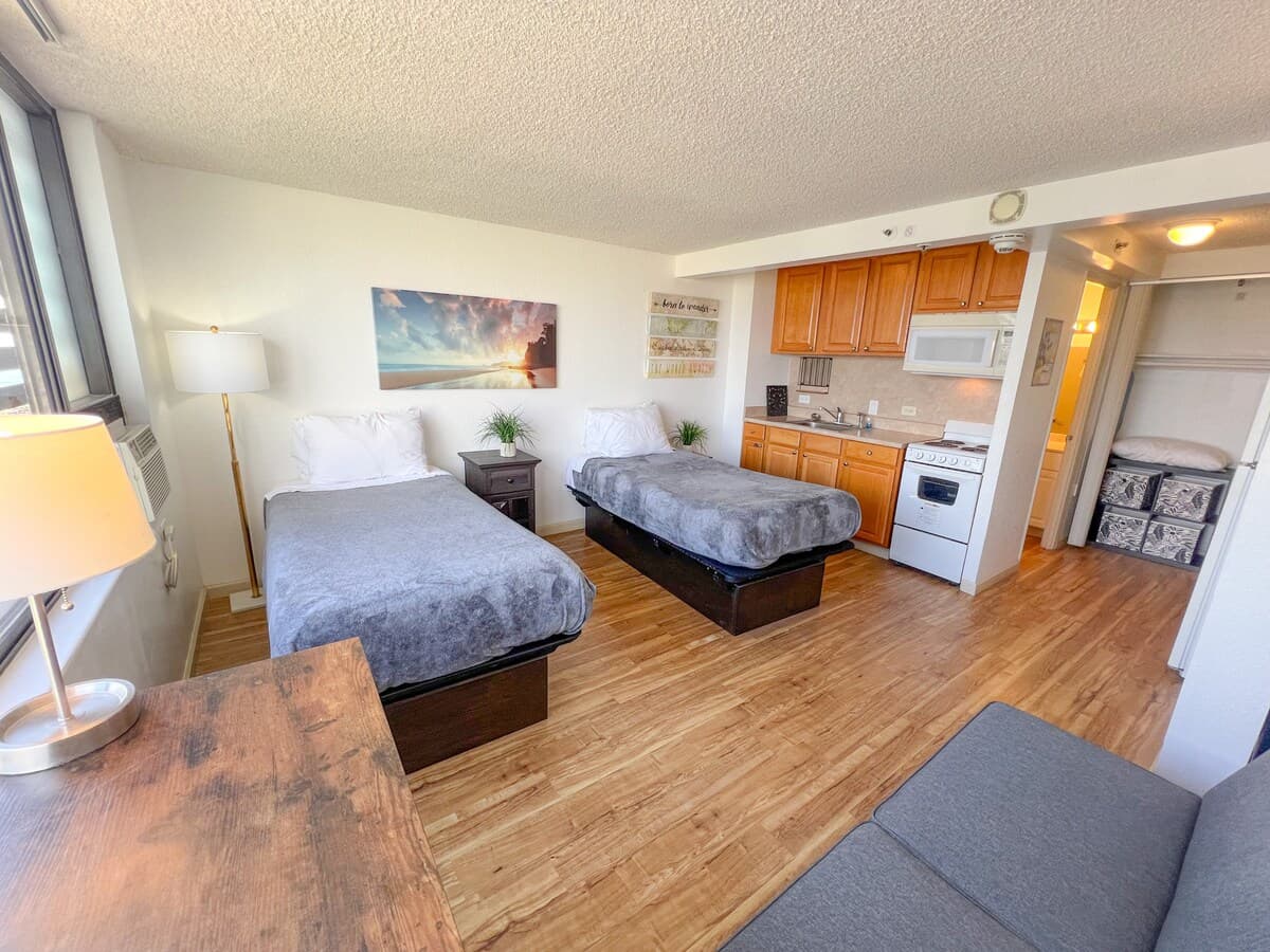 Hawaiian Monarch Studio | Full Kitchen | Panoramic - Photo 2