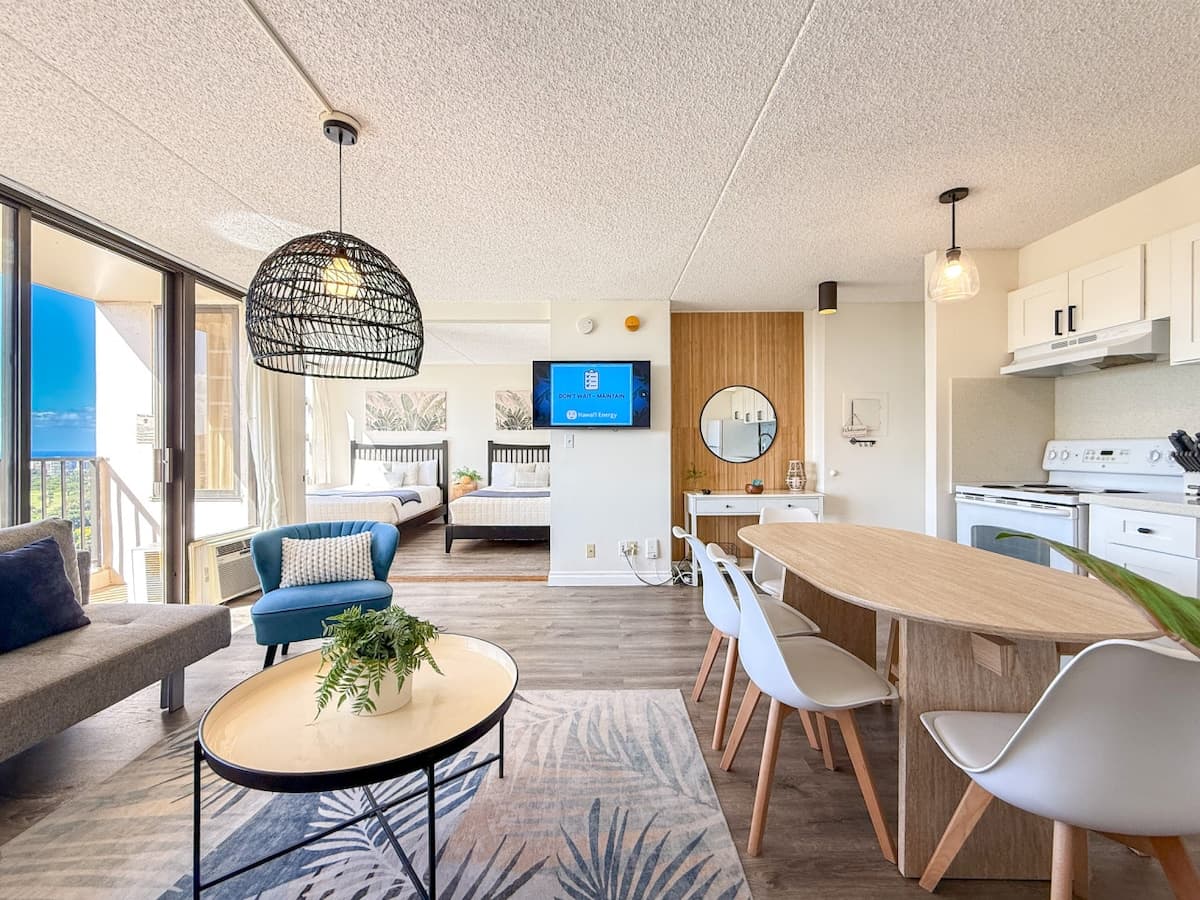 Condo in Honolulu · ★4.79 · 1 bedroom · 4 beds · 1 private bath - Photo 5