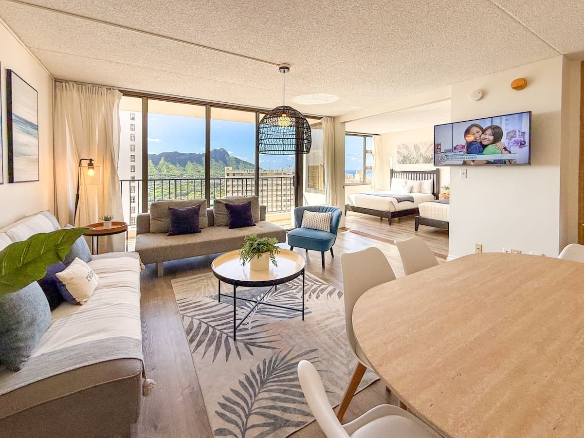 Condo in Honolulu · ★4.79 · 1 bedroom · 4 beds · 1 private bath - Photo 1