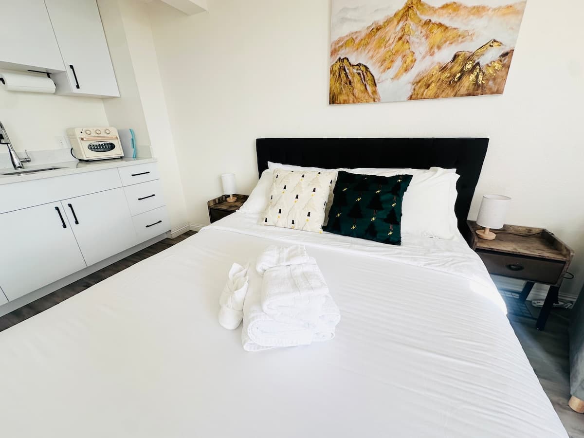 Condo in Honolulu · ★4.85 · 1 bedroom · 1 bed · 1 private bath - Photo 1