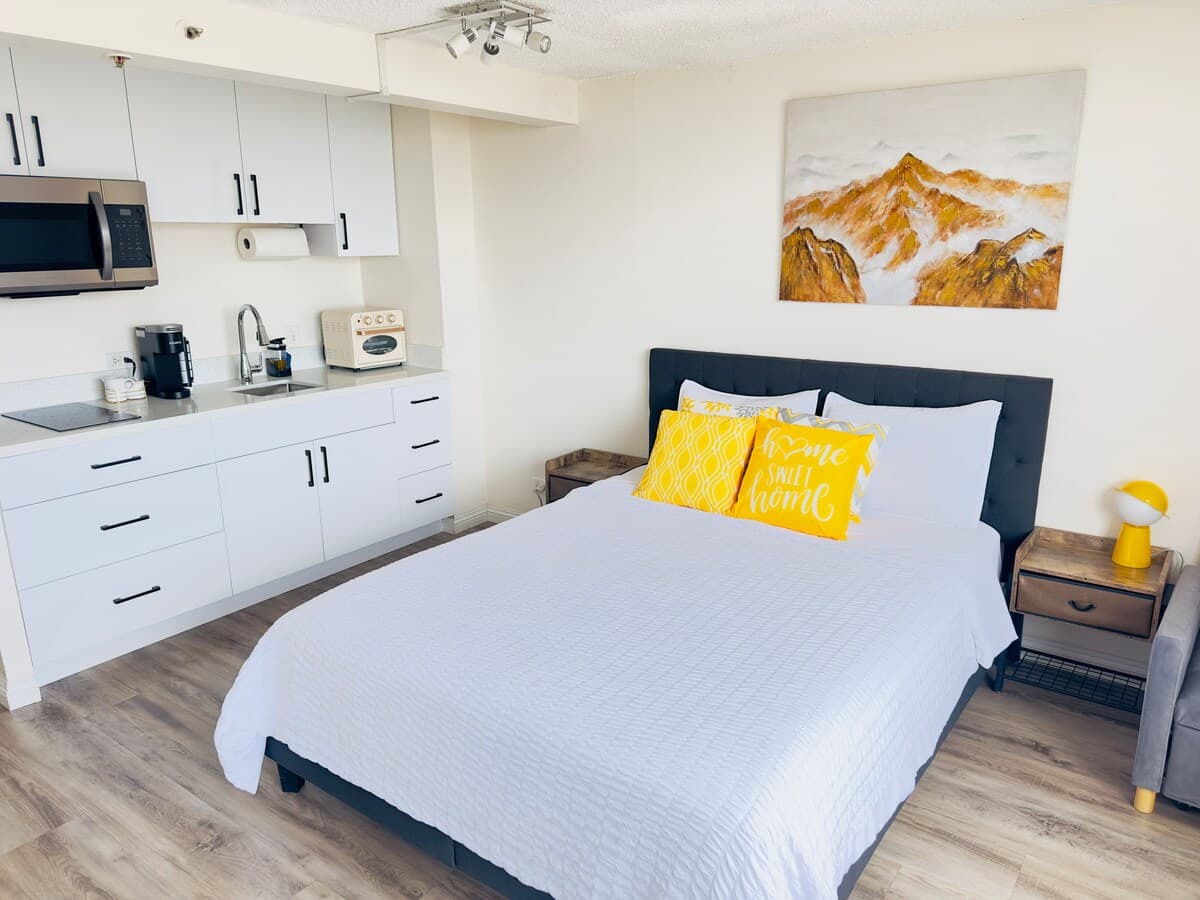 Condo in Honolulu · ★4.85 · 1 bedroom · 1 bed · 1 private bath - Photo 2