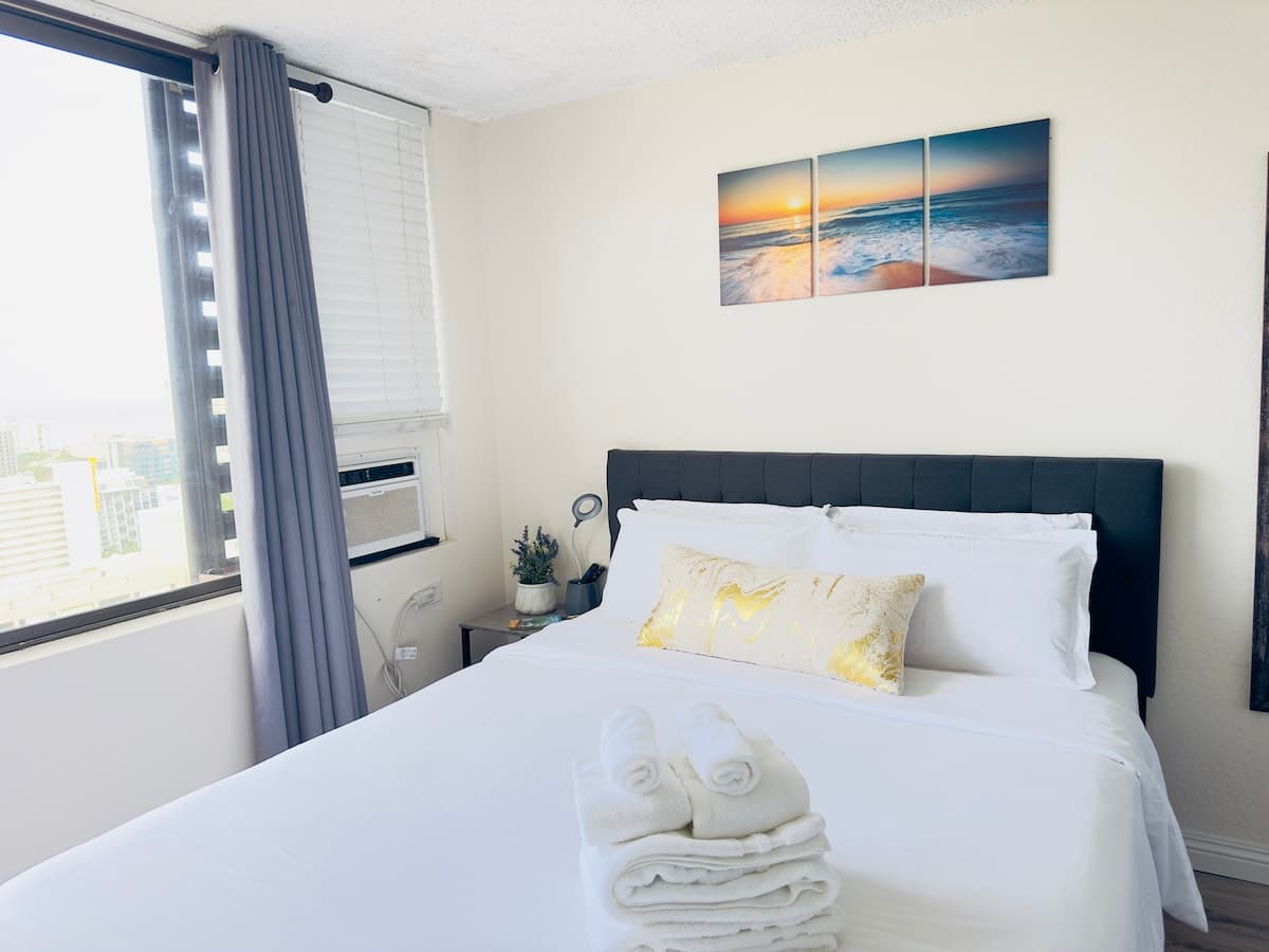 Condo in Honolulu · ★4.84 · 1 bedroom · 1 bed · 1 private bath - Photo 3