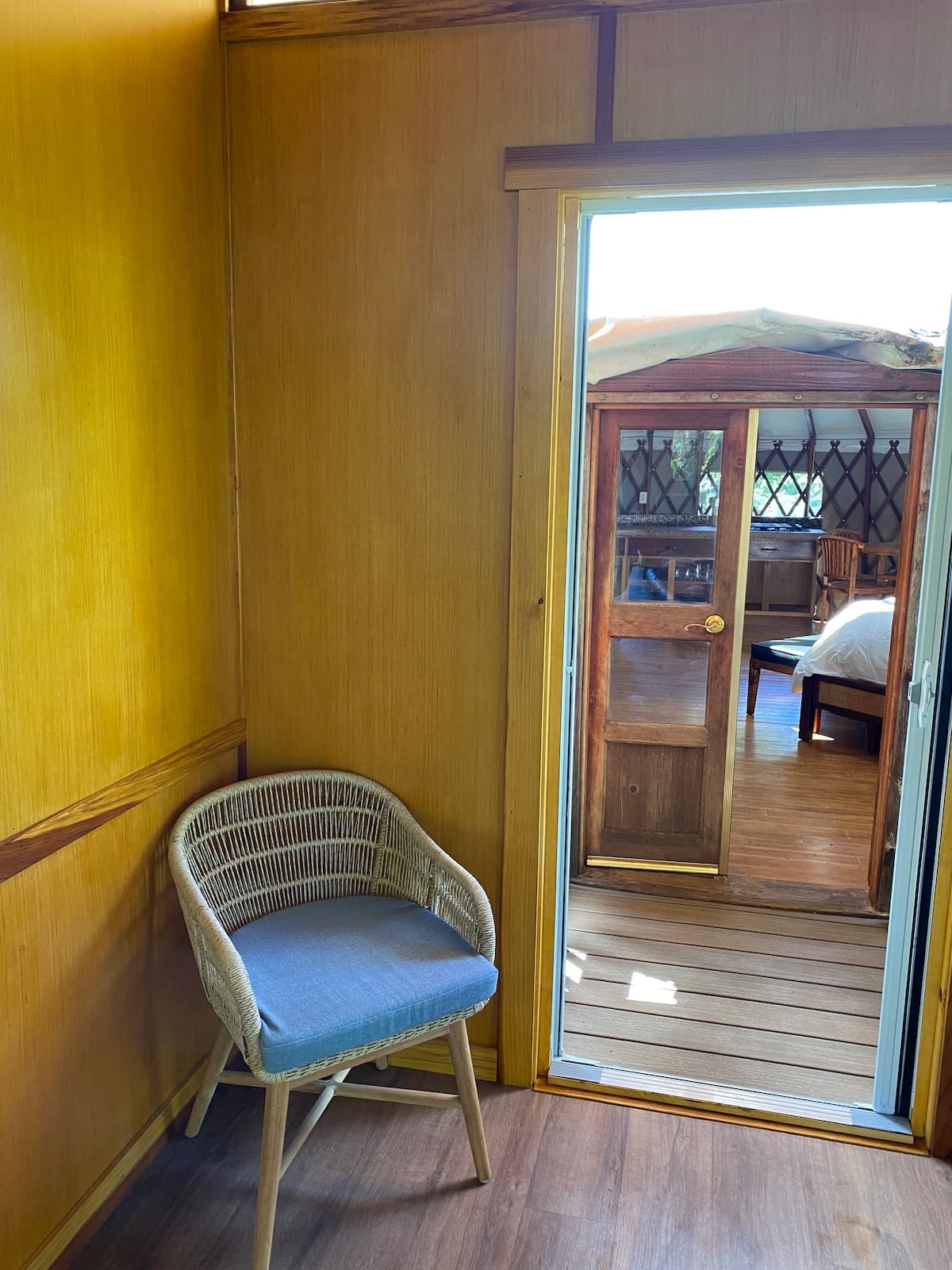 Magical farm retreat, stunning yurt & spa bathroom - Photo 4