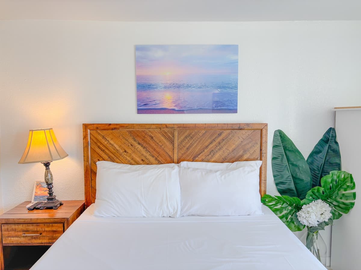 Condo in Honolulu · ★4.57 · Studio · 1 bed · 1 private bath - Photo 4