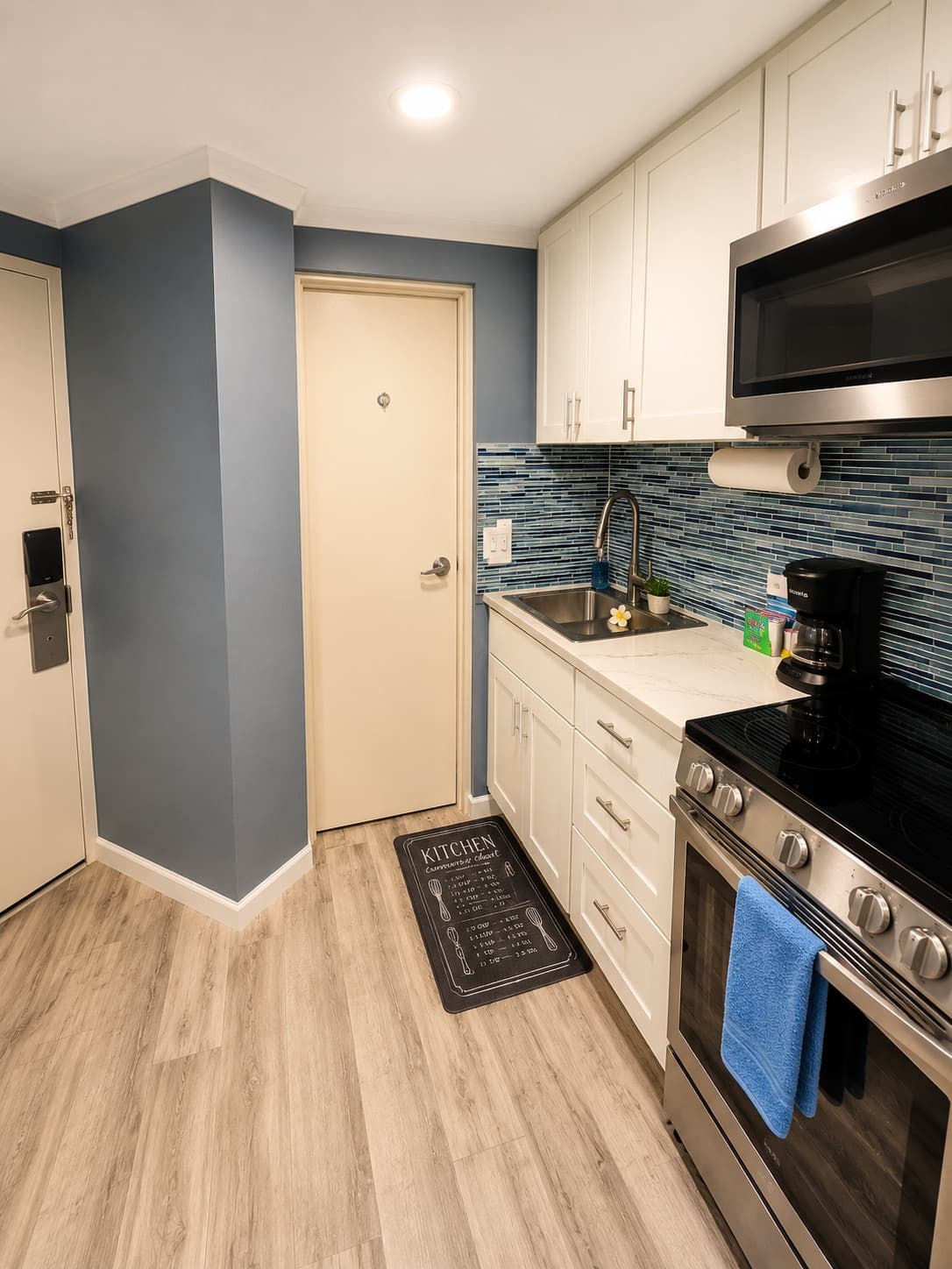 Condo in Honolulu · ★4.93 · 1 bedroom · 2 beds · 1 private bath - Photo 5