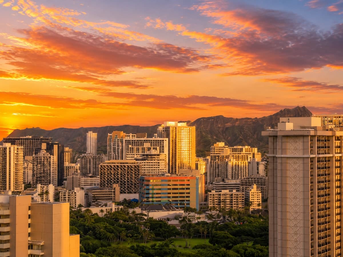 Condo in Honolulu · ★4.93 · 1 bedroom · 2 beds · 1 private bath - Photo 4