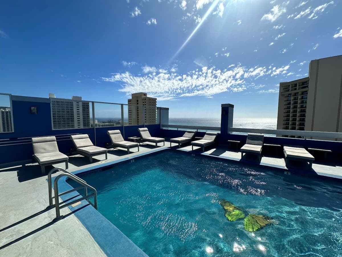 Condo in Honolulu · ★4.91 · Studio · 2 beds · 1 private bath - Photo 2