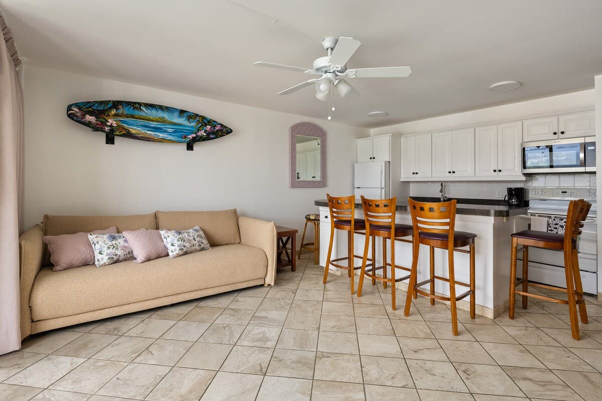 Condo in Honolulu · ★4.72 · 1 bedroom · 3 beds · 1 private bath - Photo 5