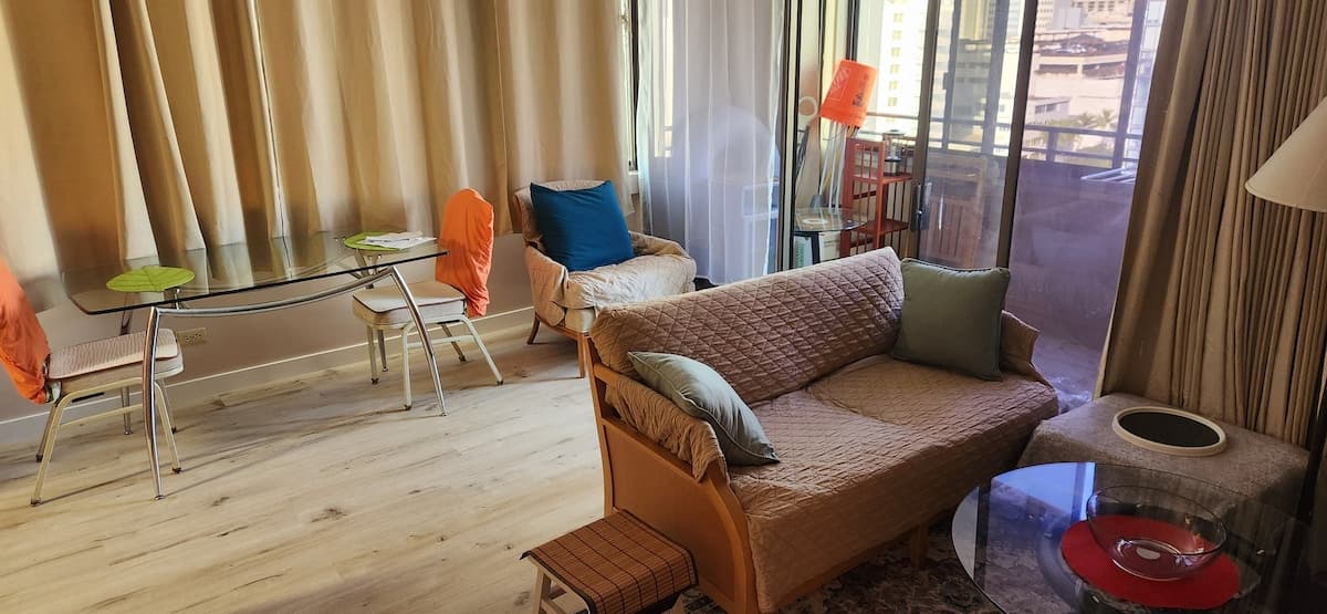 Condo in Honolulu · ★5.0 · 1 bedroom · 1 bed · 1 private bath - Photo 2