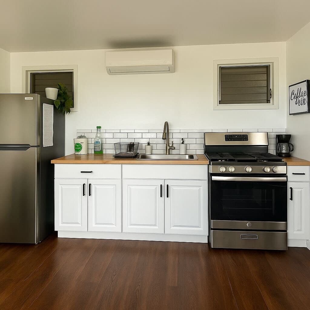 Home in Kailua-Kona · ★4.97 · 1 bedroom · 2 beds · 1 private bath - Photo 5