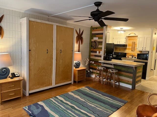 Condo in Lahaina · ★4.66 · Studio · 1 bed · 1 private bath - Photo 3