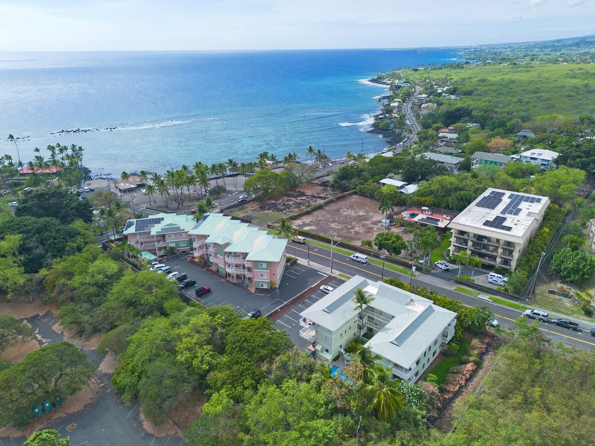 Condo in Kailua-Kona · ★4.88 · 2 bedrooms · 2 beds · 2 private baths - Photo 1