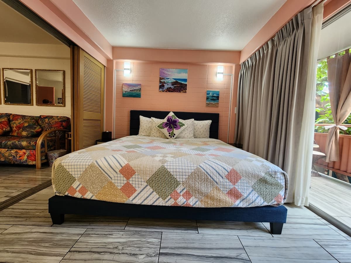 Condo in Honolulu · ★4.82 · 1 bedroom · 2 beds · 1 private bath - Photo 1
