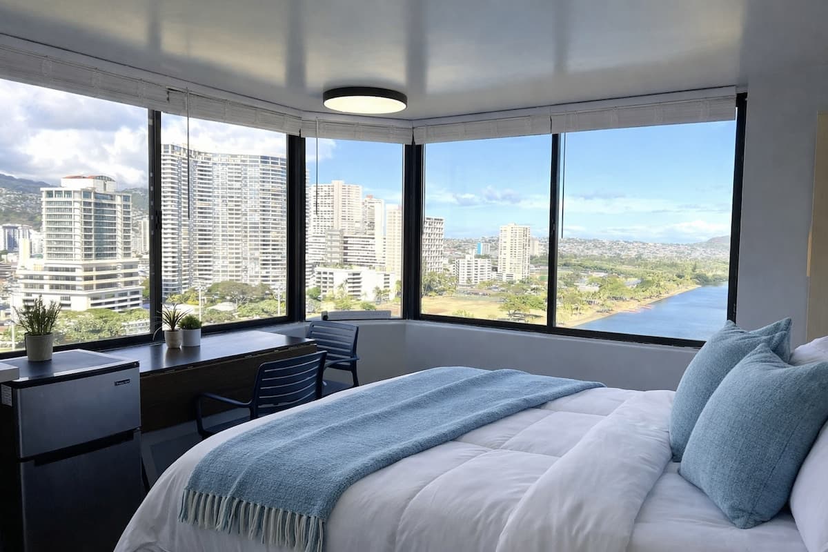 Condo in Honolulu · ★4.84 · Studio · 1 bed · 1 private bath - Photo 3