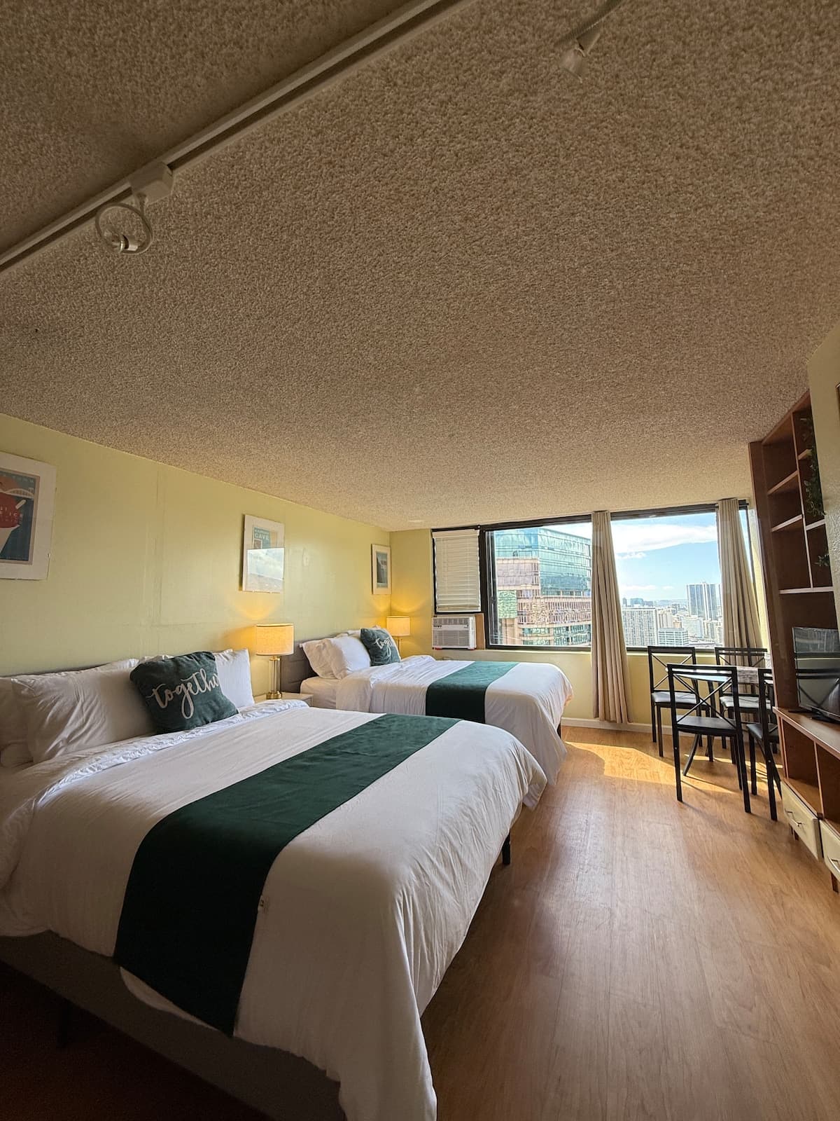 Condo in Honolulu · ★4.68 · 2 bedrooms · 3 beds · 2 private baths - Photo 1