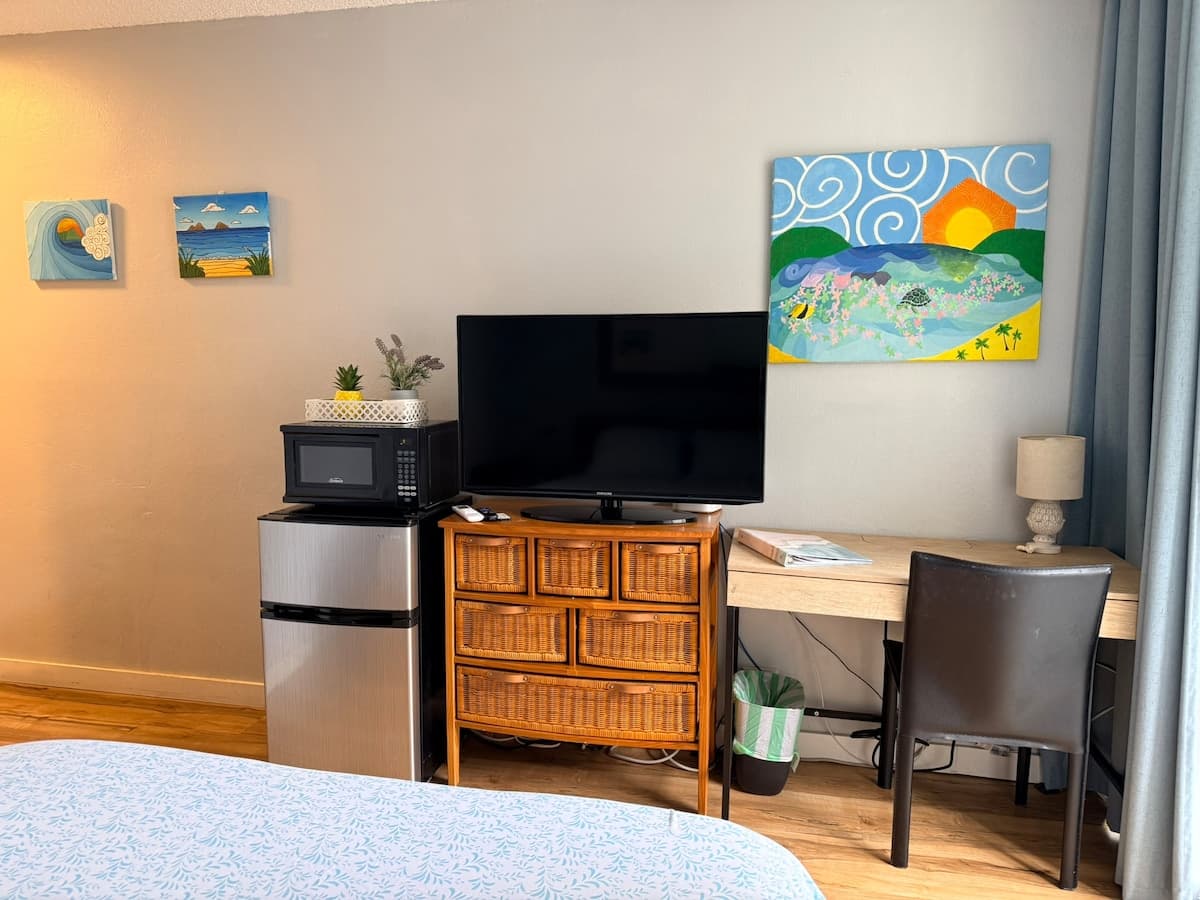 Condo in Honolulu · ★4.88 · Studio · 1 bed · 1 private bath - Photo 4