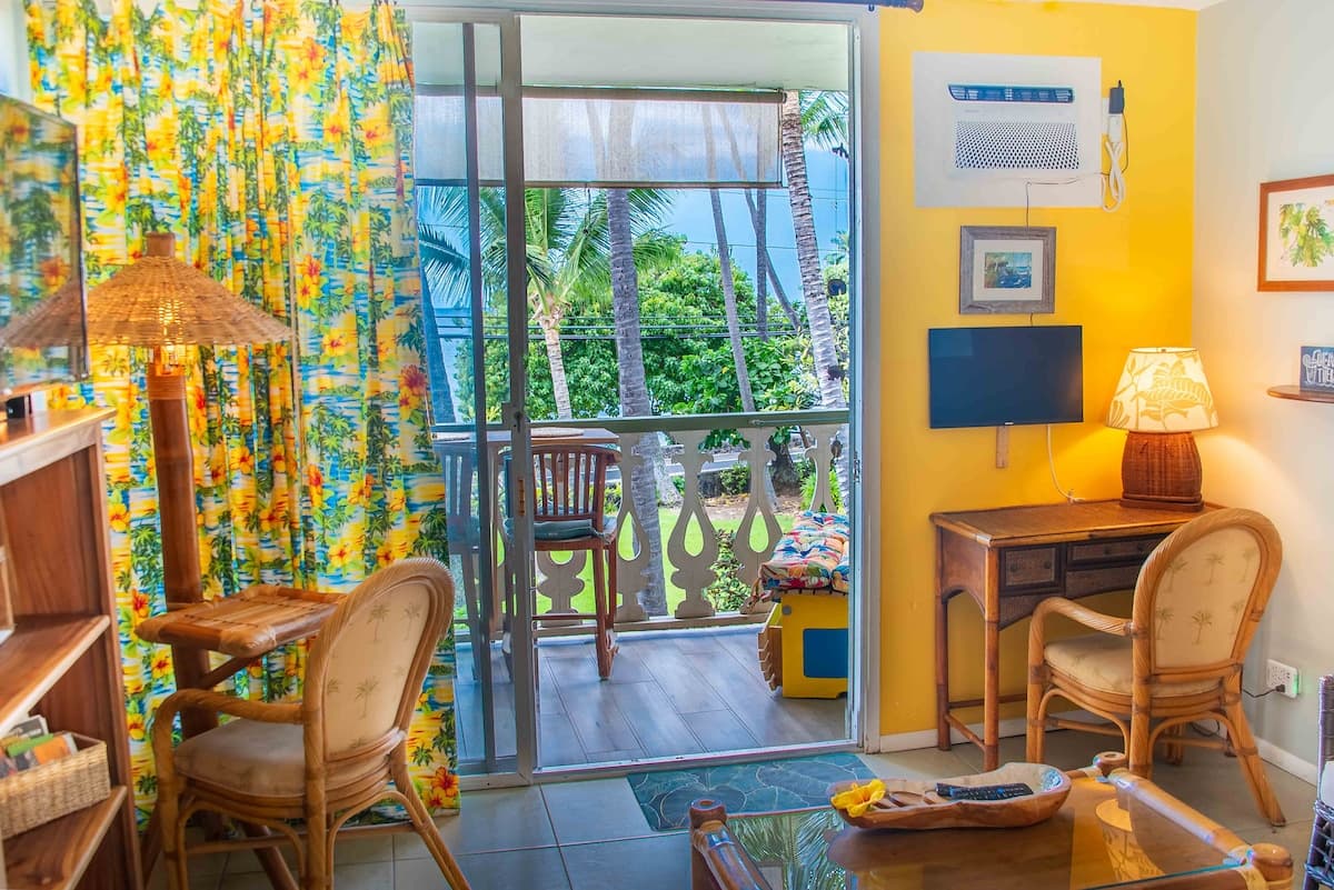 Condo in Kailua-Kona · ★4.88 · Studio · 2 beds · 1 bath - Photo 3