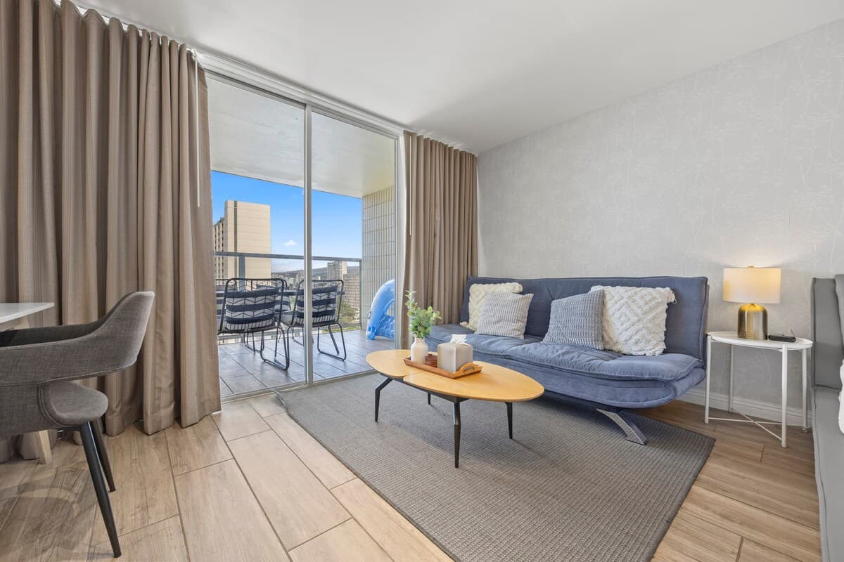 Condo in Honolulu · ★4.91 · Studio · 2 beds · 1 private bath - Photo 4