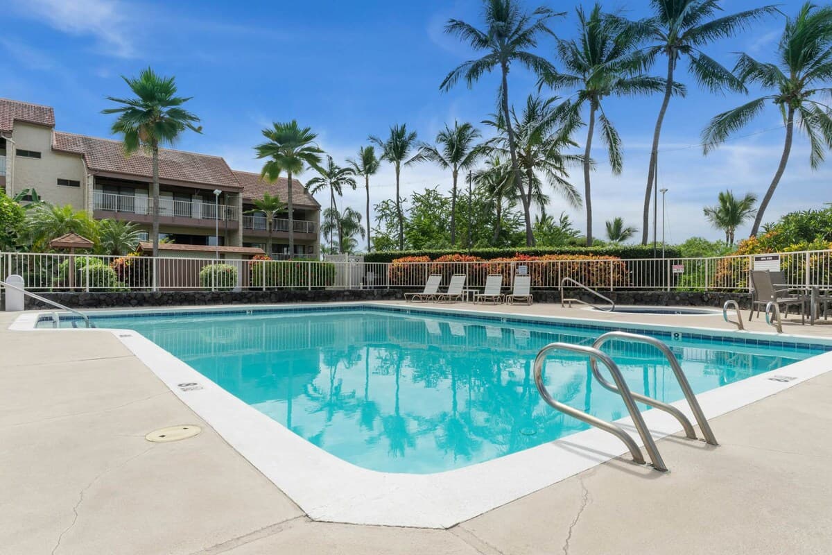 Condo in Kailua-Kona · ★4.63 · 2 bedrooms · 4 beds · 3 shared baths - Photo 2