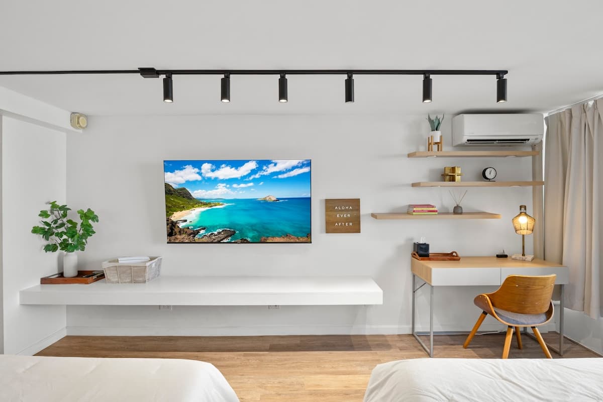 Condo in Honolulu · ★4.82 · Studio · 2 beds · 1 private bath - Photo 3