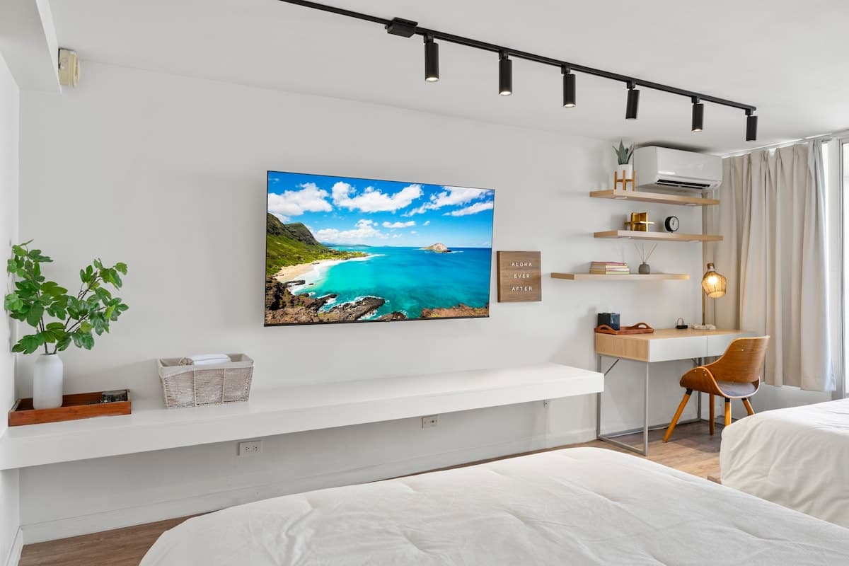 Condo in Honolulu · ★4.82 · Studio · 2 beds · 1 private bath - Photo 5
