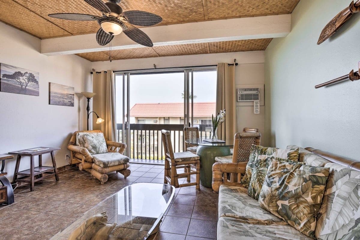 Condo in Kailua-Kona · ★4.65 · 2 bedrooms · 3 beds · 1.5 baths - Photo 3