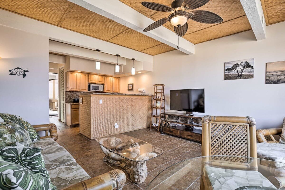 Condo in Kailua-Kona · ★4.65 · 2 bedrooms · 3 beds · 1.5 baths - Photo 1