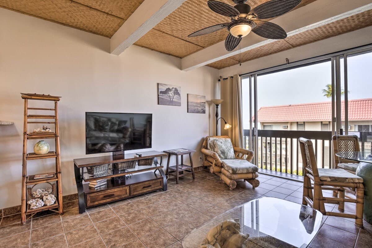 Condo in Kailua-Kona · ★4.65 · 2 bedrooms · 3 beds · 1.5 baths - Photo 2