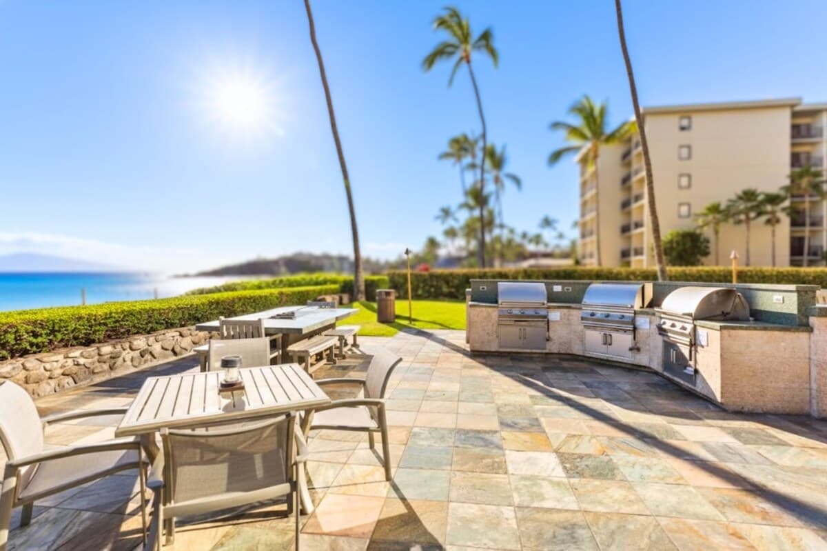 Condo in Lahaina · ★4.89 · 1 bedroom · 2 beds · 2 baths - Photo 5