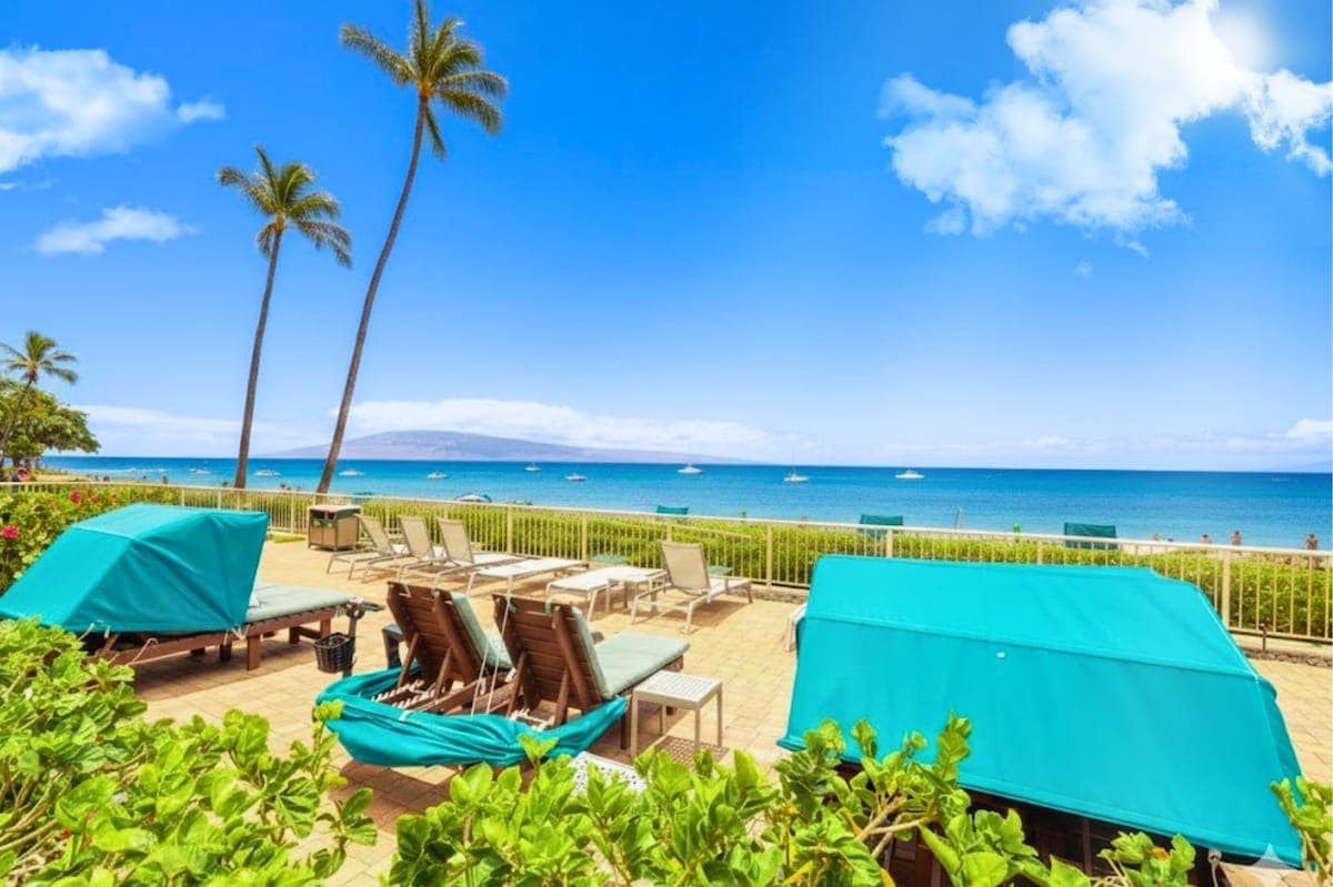 Condo in Lahaina · ★4.89 · 1 bedroom · 2 beds · 2 baths - Photo 3