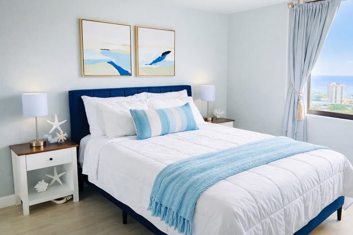 Condo in Honolulu · ★4.85 · Studio · 1 bed · 1 private bath - Photo 5