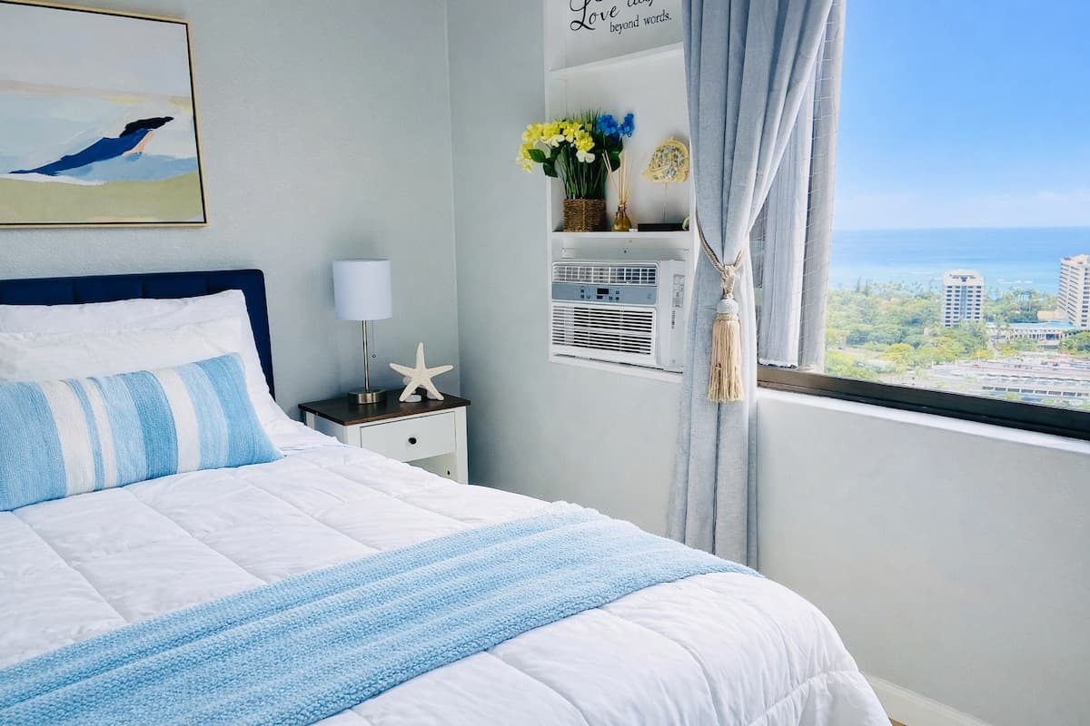 Condo in Honolulu · ★4.85 · Studio · 1 bed · 1 private bath - Photo 2