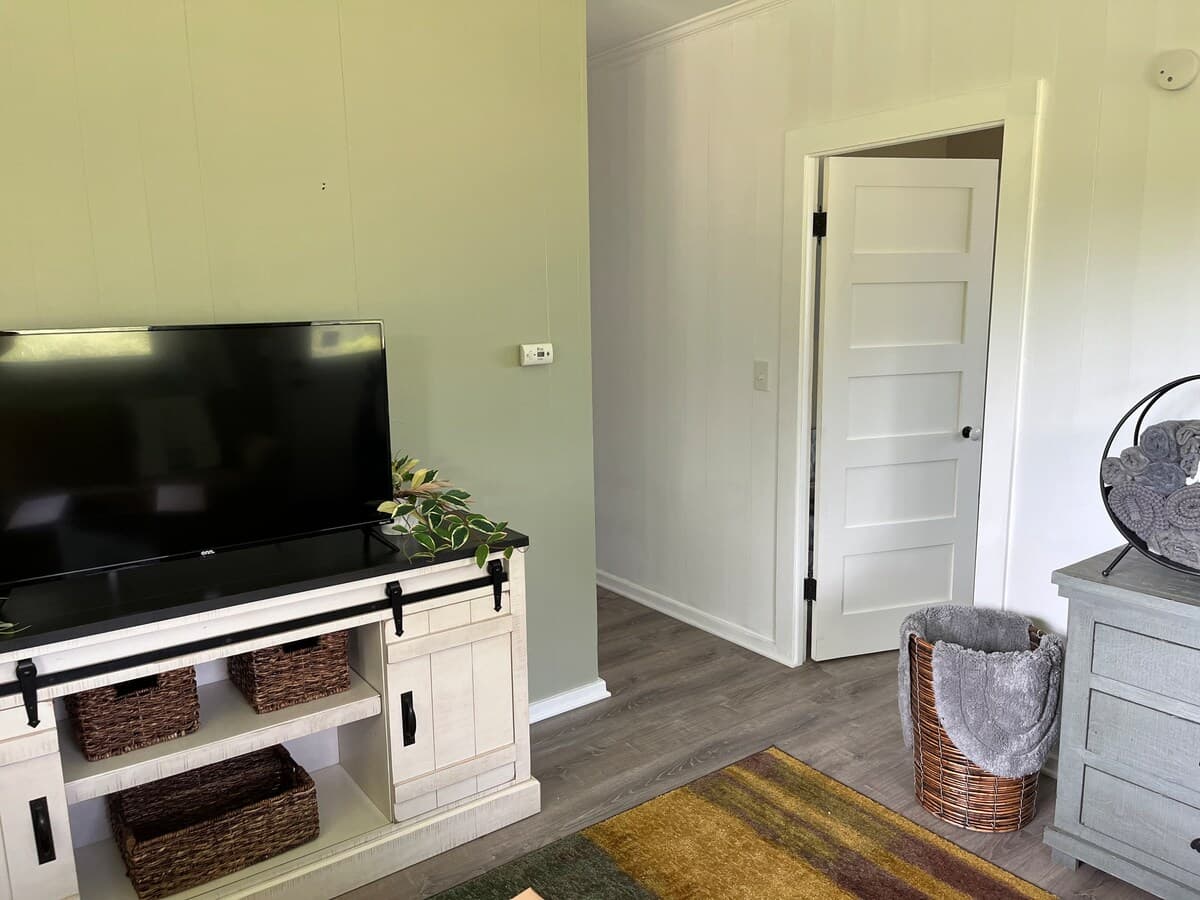3 bedroom home on one acre in Waimea - Photo 1