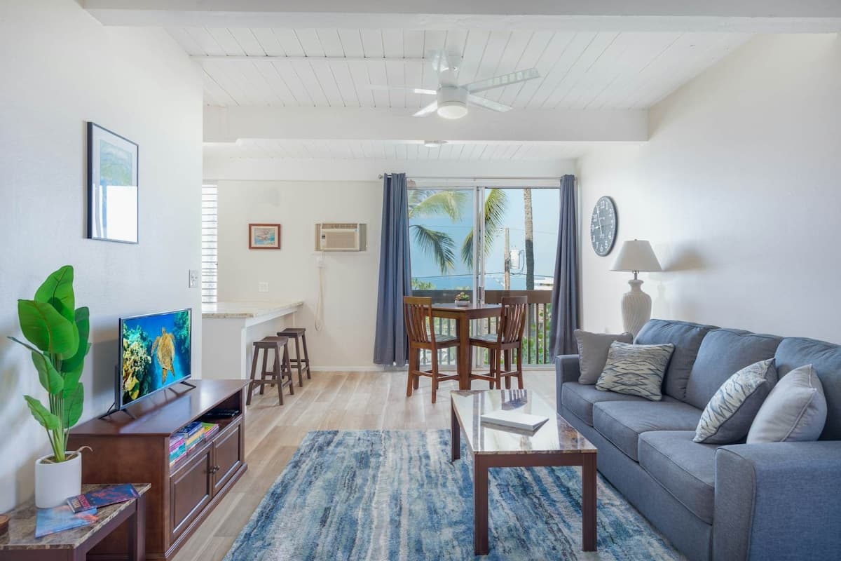 Condo in Kailua-Kona · ★4.57 · 1 bedroom · 2 beds · 1 shared bath - Photo 3