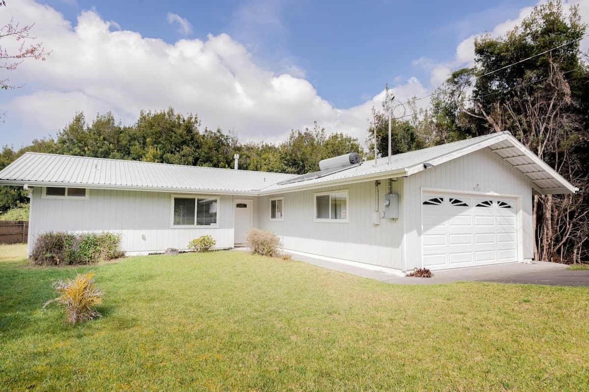Home in Volcano · ★4.58 · 3 bedrooms · 3 beds · 2 shared baths - Photo 2