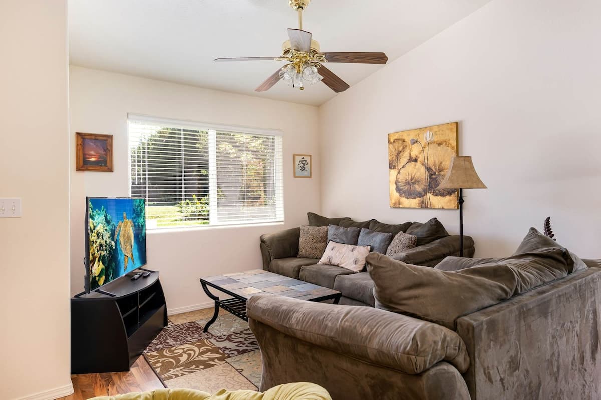 Home in Volcano · ★4.58 · 3 bedrooms · 3 beds · 2 shared baths - Photo 4