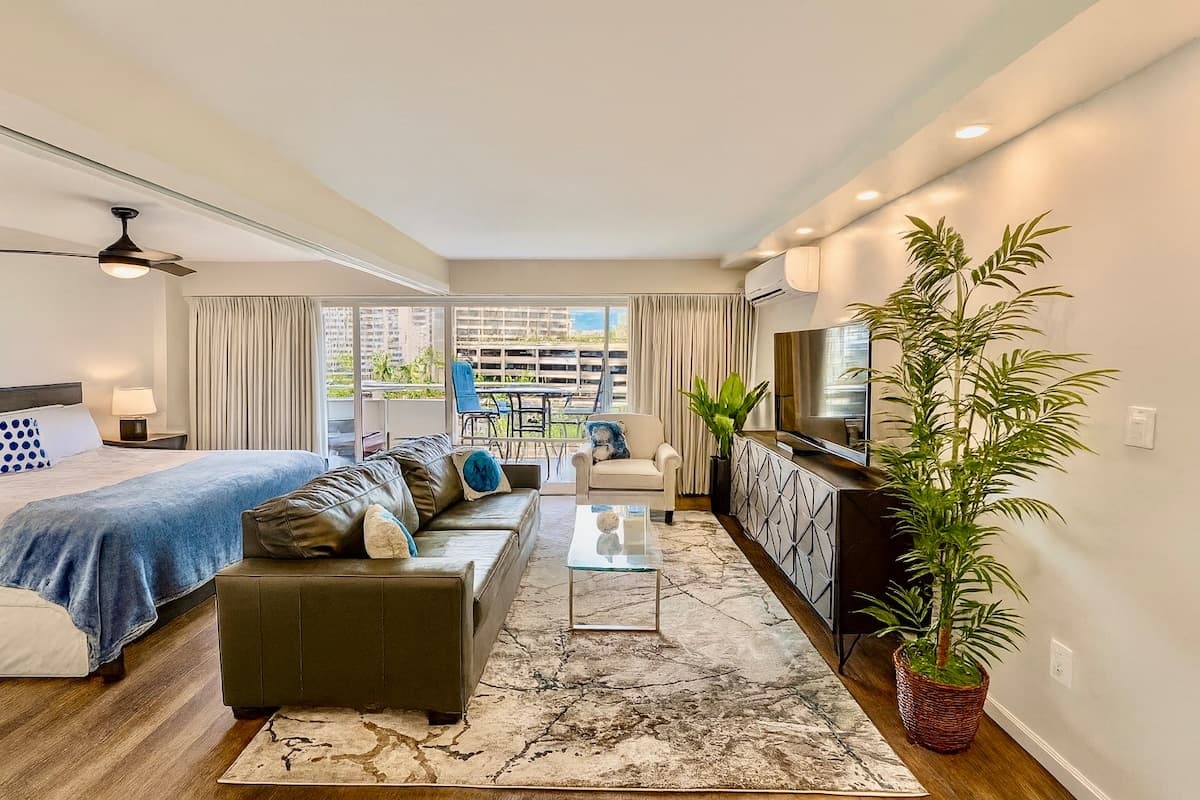 Modern Luxury 1BR· City View · Steps To Beach - Photo 1