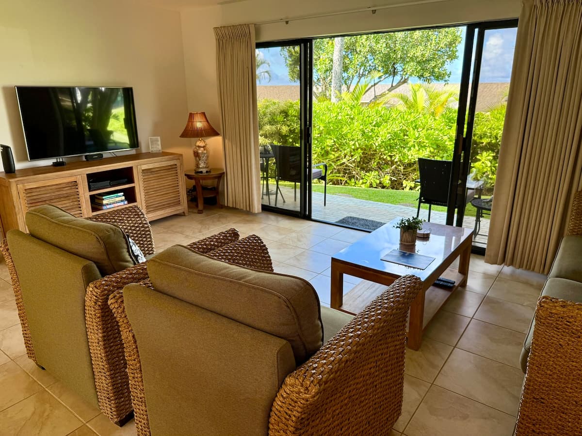 Lovely 1 Bedroom Condo with Garden and Ocean Views - Photo 2