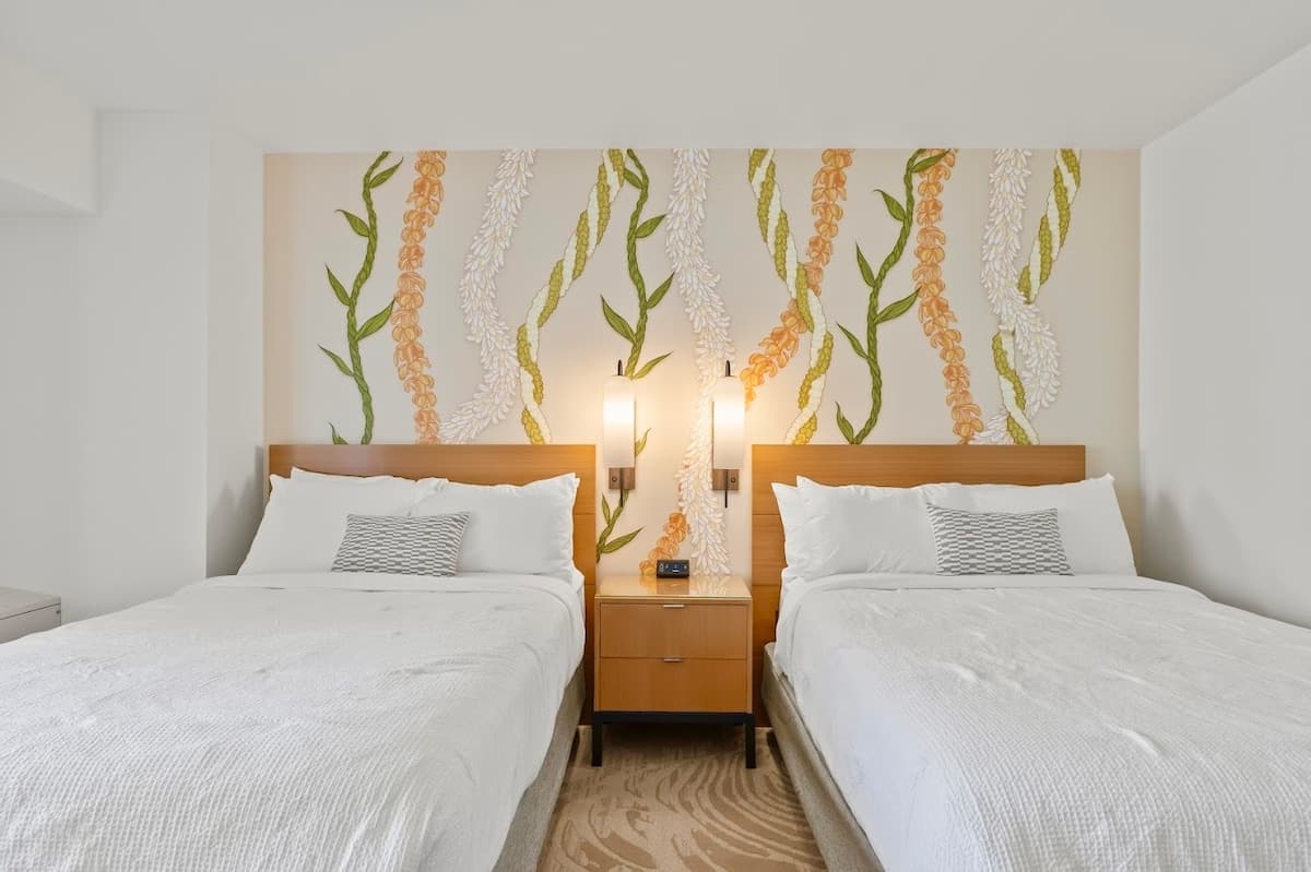 Condo in Honolulu · ★4.93 · Studio · 2 beds · 1 private bath - Photo 5