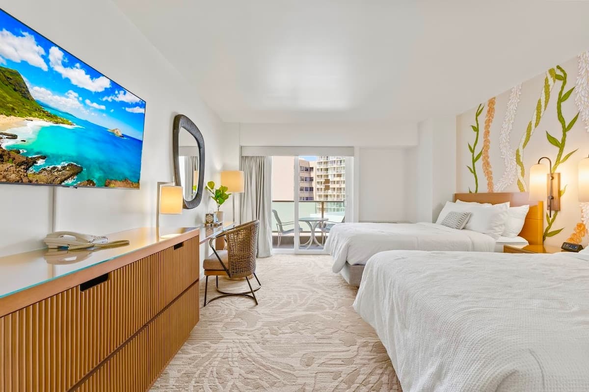 Condo in Honolulu · ★4.93 · Studio · 2 beds · 1 private bath - Photo 4