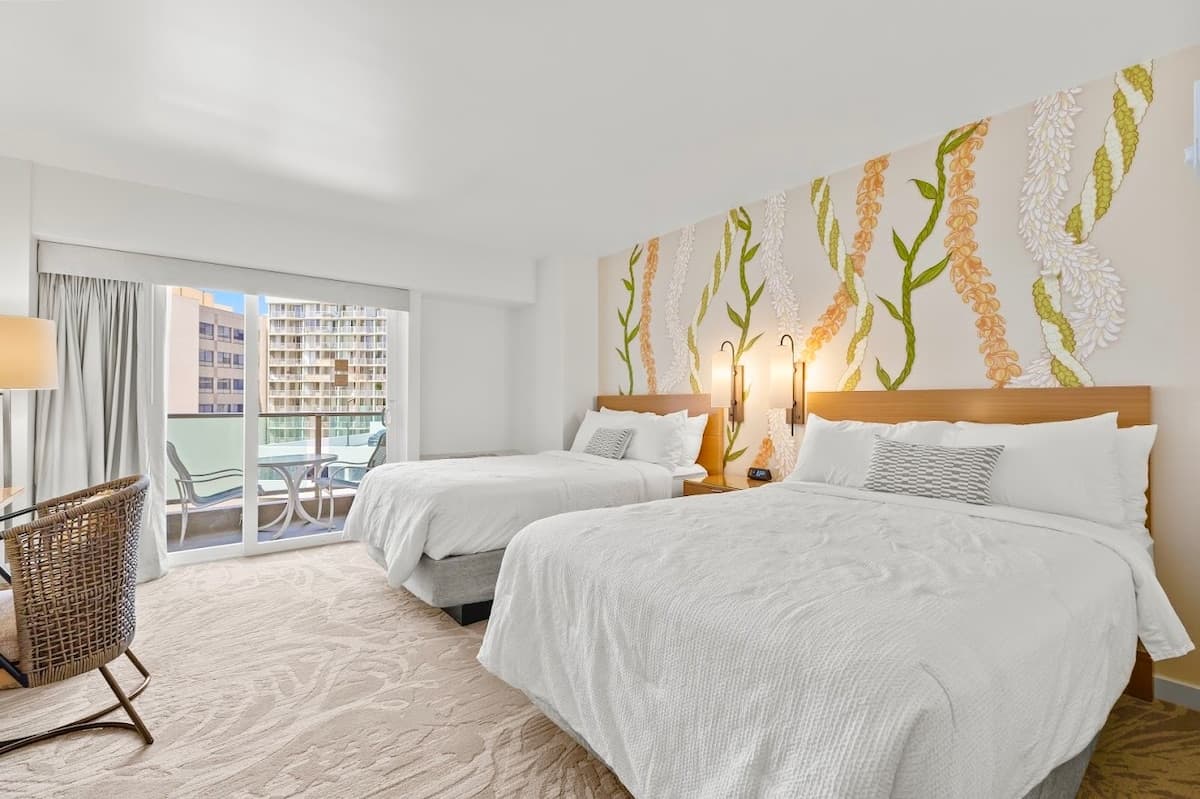 Condo in Honolulu · ★4.93 · Studio · 2 beds · 1 private bath - Photo 1