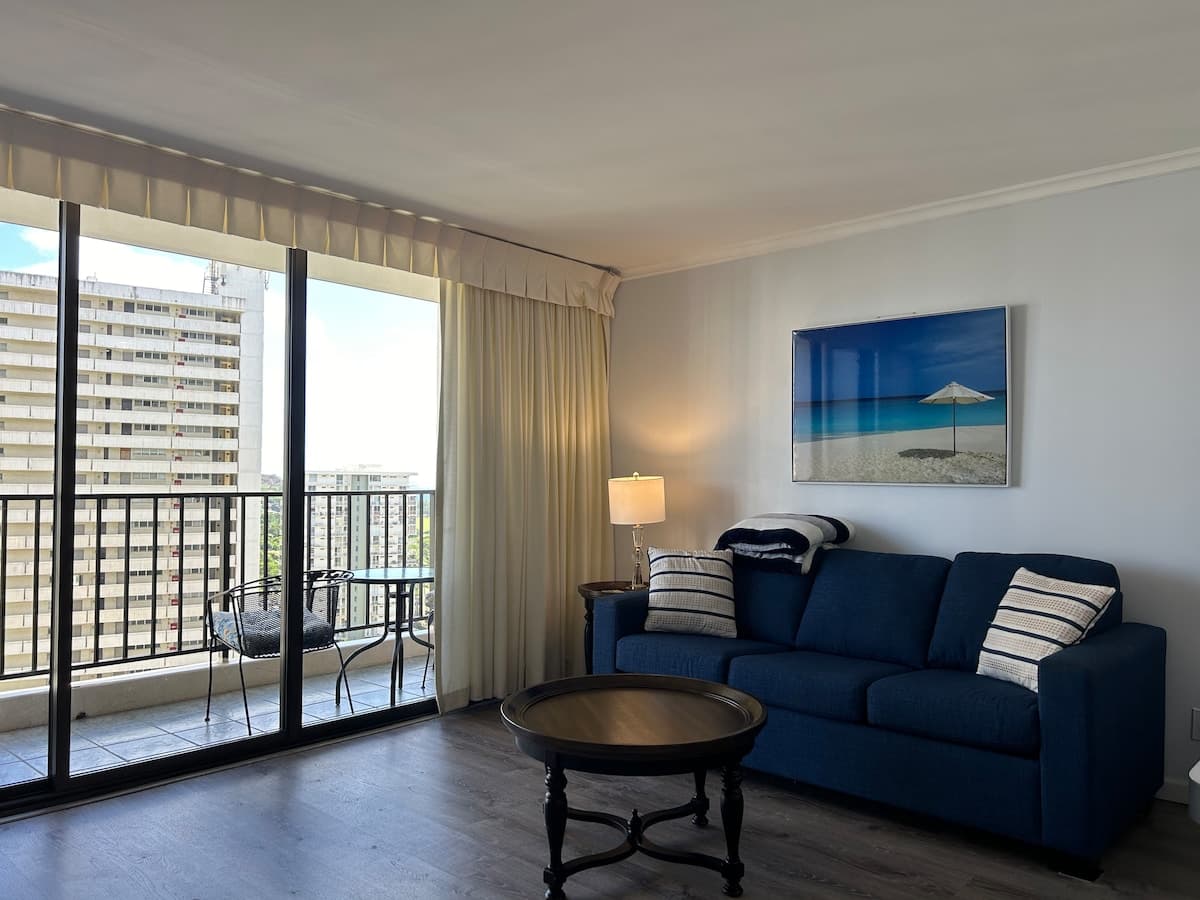 WB1909 Waikiki Steps to the Beach Wifi Ocean View - Photo 2