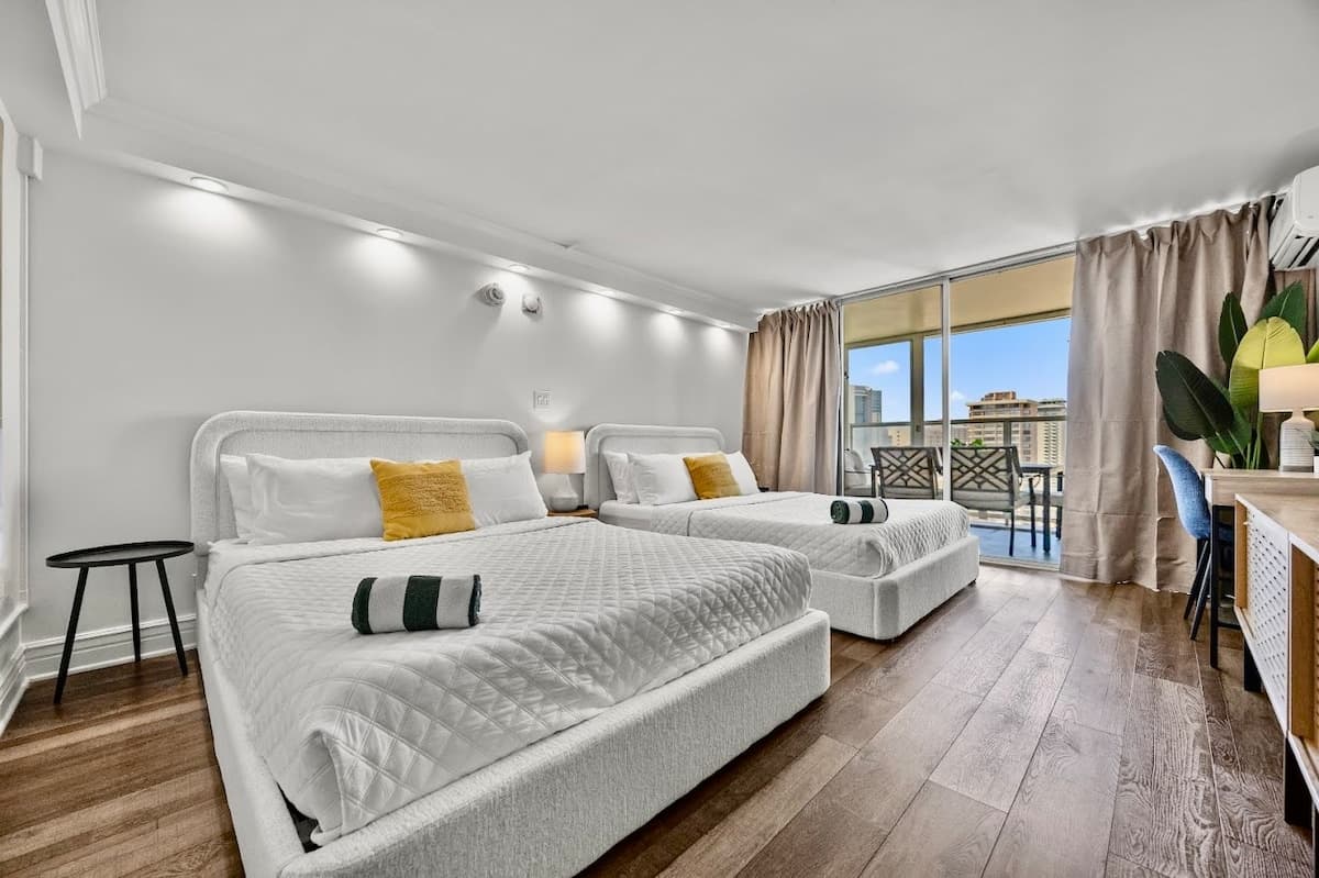 Condo in Honolulu · ★4.86 · Studio · 2 beds · 1 private bath - Photo 1