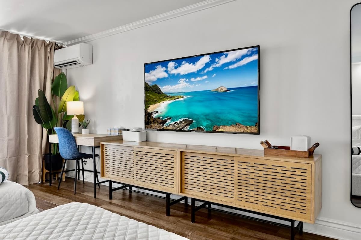 Condo in Honolulu · ★4.86 · Studio · 2 beds · 1 private bath - Photo 5