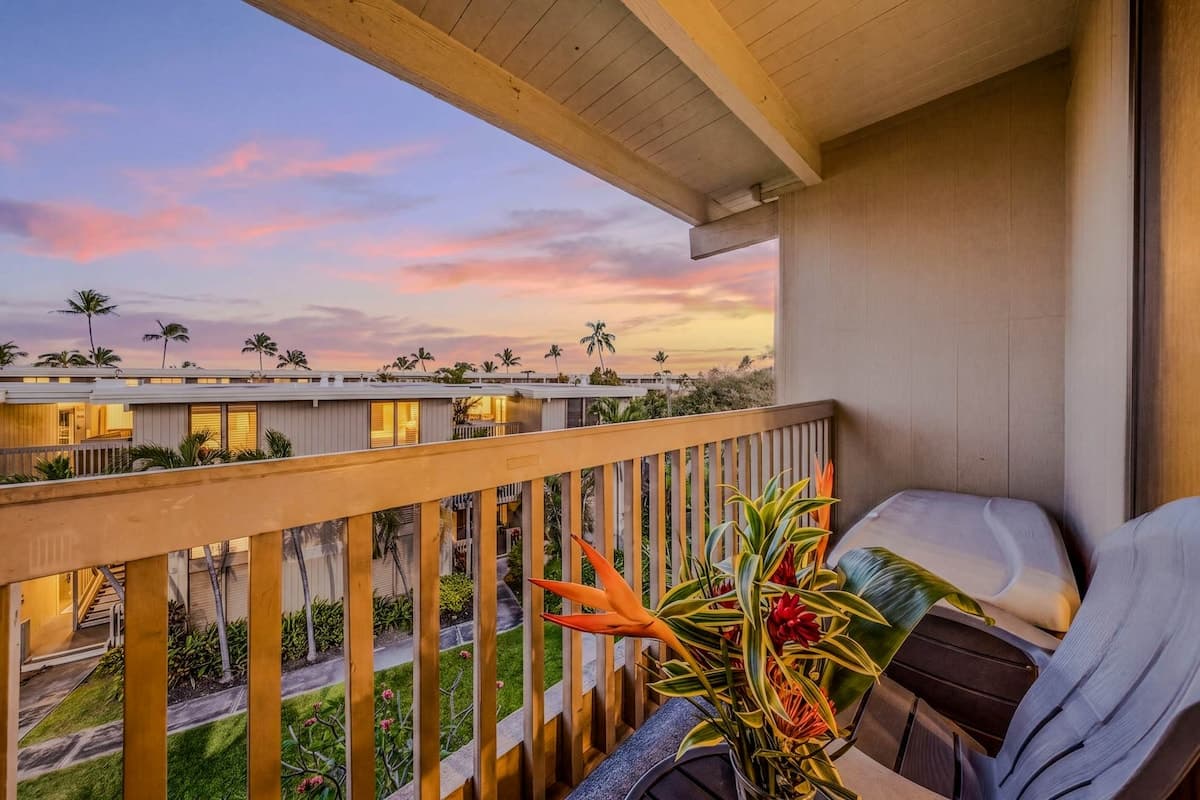 Condo in Kailua-Kona · ★4.28 · 1 bedroom · 2 beds · 1 shared bath - Photo 1