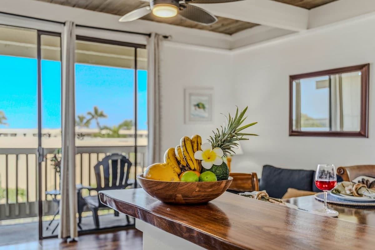 Condo in Kailua-Kona · ★4.28 · 1 bedroom · 2 beds · 1 shared bath - Photo 2