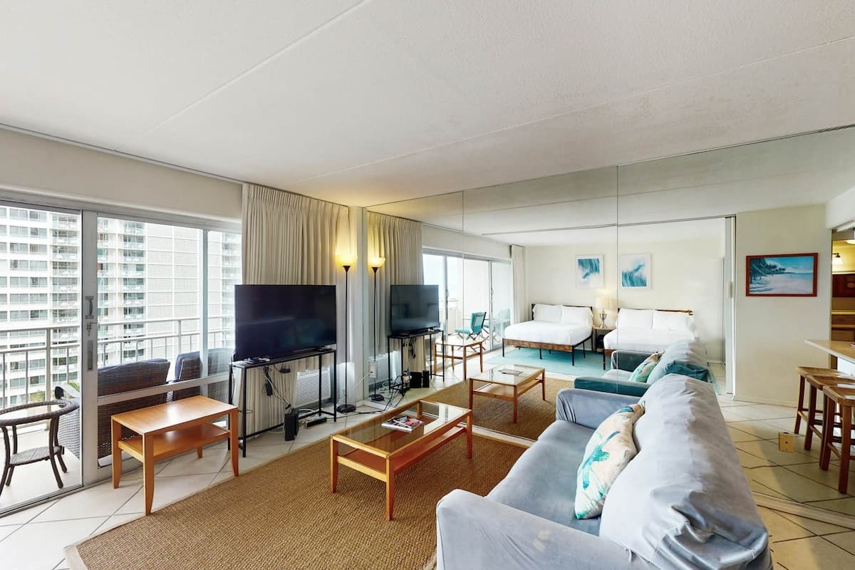 Walk to Beach 1BR Oceanview 11th-Floor | Deck - Photo 3