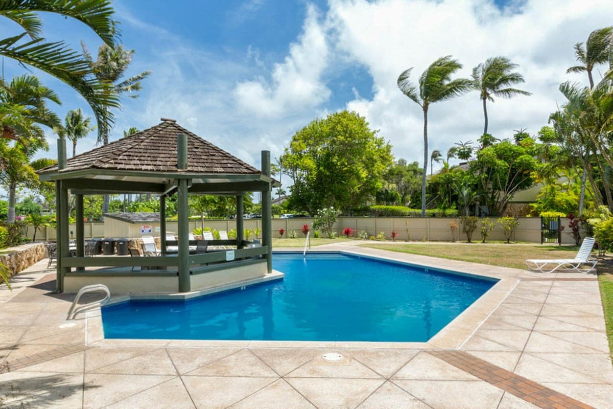 Condo in Kahuku · ★4.46 · 1 bedroom · 3 beds · 1 shared bath - Photo 1